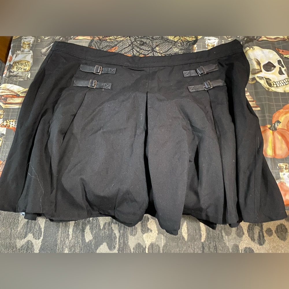 Hot Topic mini skirt